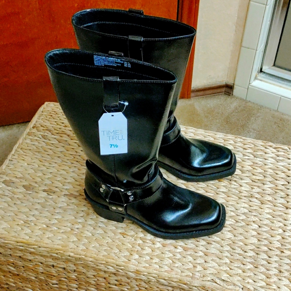 👢Time and Tru Women's Moto Hardware Boot  Black